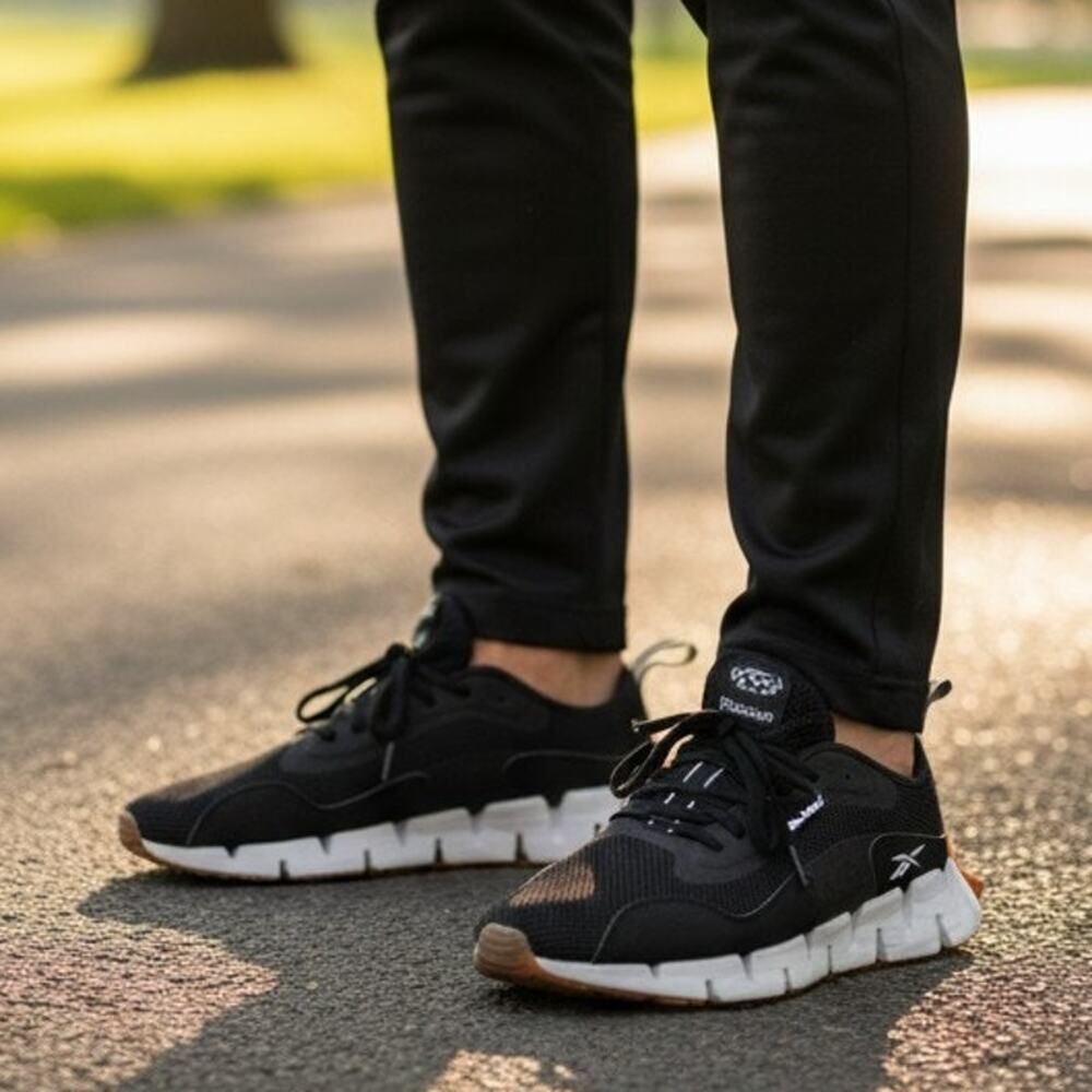 REEBOK Men's Comfort Fit Black & White Athletic Sneakers - Size: 11